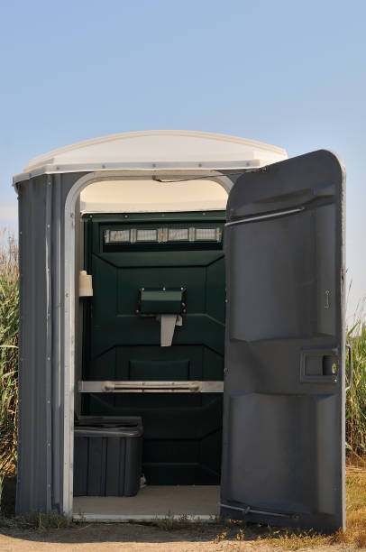 Best Portable restroom trailer rental  in Deerfield, IL